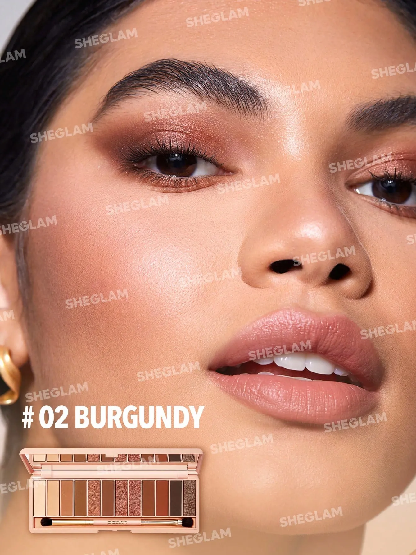 تست روی پوست و نمای نزدیک پالت سایه شیگلم burgundy